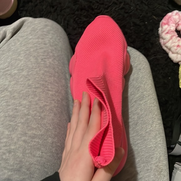 Been used still in good condition super comfy - Picture 2 of 3